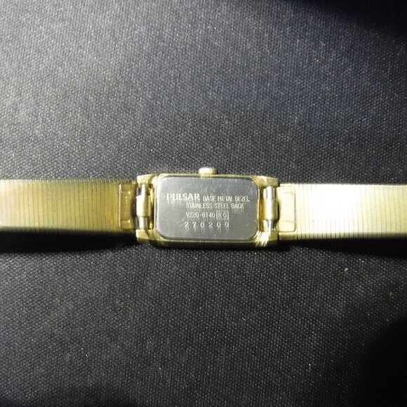 Dainty Vintage Pulsar (Seiko) Women's Quartz Wrist Watch - Picture 2 of 4